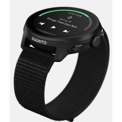 Suunto RUN All Black - bracelet textile avec la marque SUUNTO réfléchissante