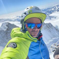 Tony Sbalbi est un ambassadeur Evil Eye & Optique Chaussin.
Passionné et expert, tu nous apportes un retour sur les produits que tu utilises en montagne comme guide & dans tes courses de ski alpinismes 
On adore ta passion, ton niveau incroyable et ton implication.
Et ça chez IceOptic on aime !
@evileye.eyewear 
@denis_chaussin 
.
#evileyeprotection #opticien #optique #lunettesdesoleil #solaires #chamonixmontblanc #optiquechaussinchamonix #expert #skialpinism