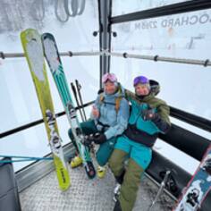 Une belle journée de glisse avec notre ambassadeur talentueux @octavio_defazio 
@denis_chaussin .
.
#snow #powday #oakley #smithoptics #grandsmontets #chamonixmontblanc #optique #opticien #opticienne